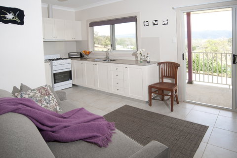 Highfields Country Cottages - Accommodation NT 1