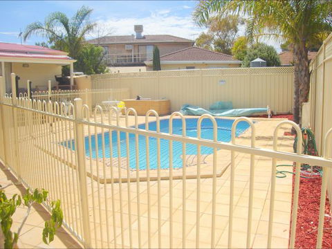Christies Cottage For Holidays And Relocations. - Accommodation NT 1
