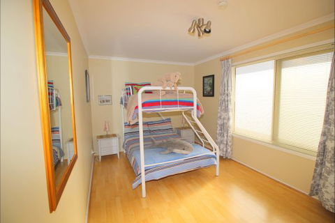Christies Cottage For Holidays And Relocations. - Accommodation NT 26