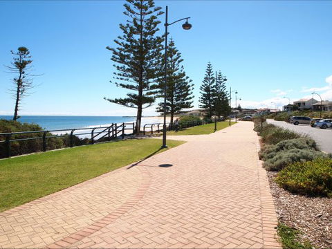Christies Cottage For Holidays And Relocations. - Accommodation NT 28