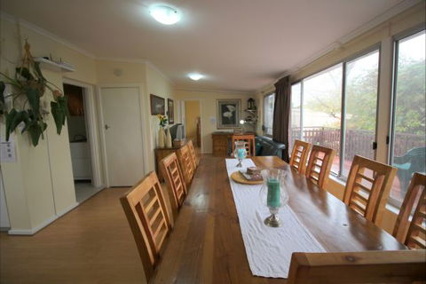 Christies Cottage For Holidays And Relocations. - Accommodation NT 10