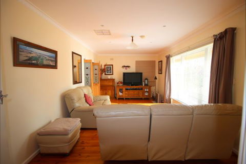 Christies Cottage For Holidays And Relocations. - Accommodation NT 16