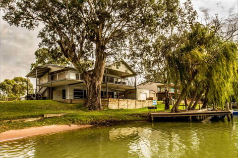 River Shack Rentals - Living The Dream - Accommodation NT 124
