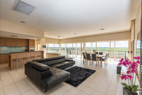 River Shack Rentals - Living The Dream - Accommodation NT 28