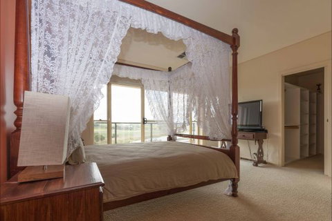 River Shack Rentals - Living The Dream - Accommodation NT 32