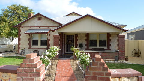 Two Cow Cottage Bed And Breakfast - Accommodation NT 0