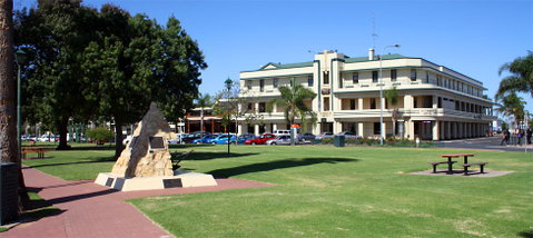 Renmark Hotel/Motel & Function Centre - Accommodation NT 8