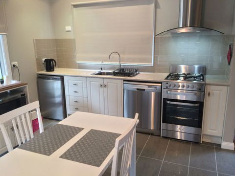 High Peaks Cottages - Accommodation NT 2