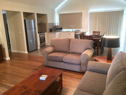 High Peaks Cottages - Accommodation NT 4