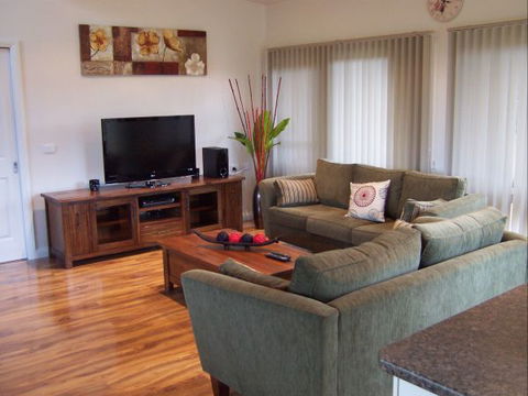 High Peaks Cottages - Accommodation NT 5