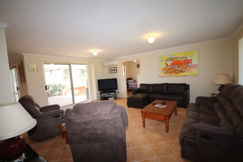 LJ Hooker Goolwa Holiday Rentals - 12 Willmett Road, Goolwa Beach - Accommodation NT 0