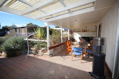 LJ Hooker Goolwa Holiday Rentals - 12 Willmett Road, Goolwa Beach - Accommodation NT 3