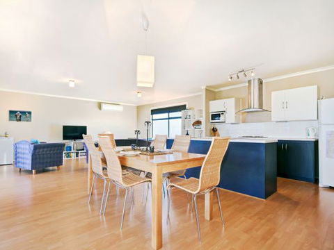 Century 21 SouthCoast: Whinnerah Sunsets - Accommodation NT 2