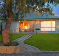 17 QED Lakehouse - Accommodation NT