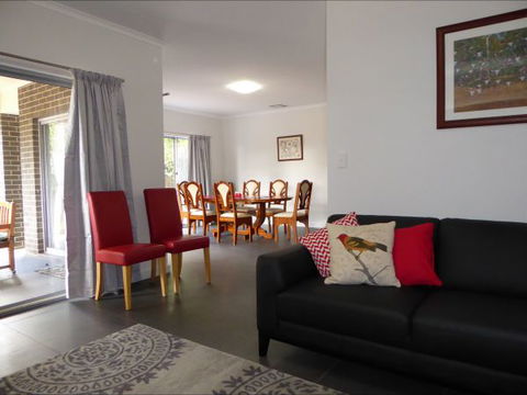Adelaide Holiday House - Accommodation NT 0