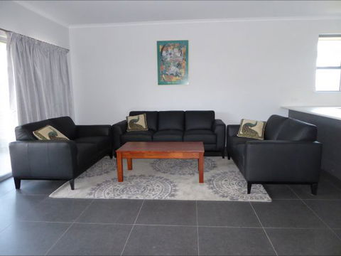 Adelaide Holiday House - Accommodation NT 5