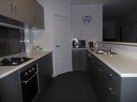Adelaide Holiday House - Accommodation NT 6