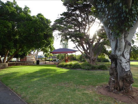 Adelaide Holiday House - Accommodation NT 9