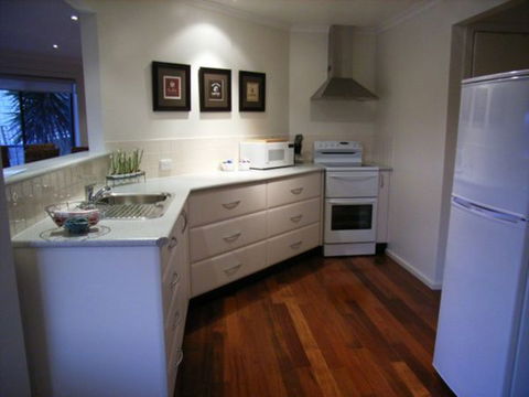 C-Deck Beach House Apartment - Accommodation NT 2