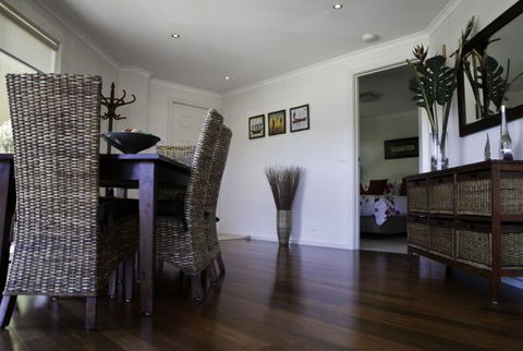 C-Deck Beach House Apartment - Accommodation NT 4