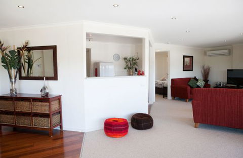 C-Deck Beach House Apartment - Accommodation NT 5