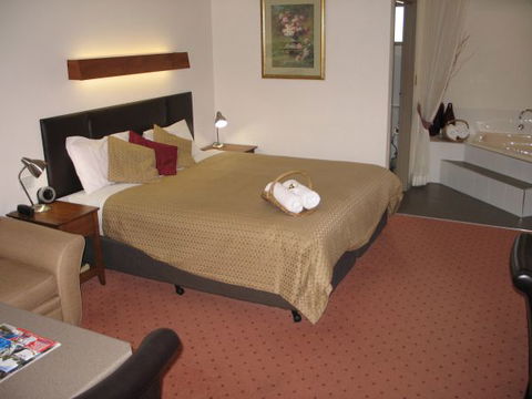 Golden Chain Wine Village Motor Inn - Accommodation NT 2