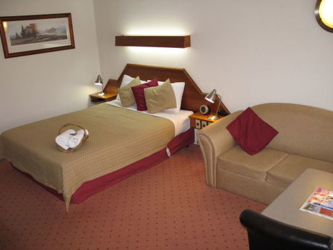 Golden Chain Wine Village Motor Inn - Accommodation NT 6
