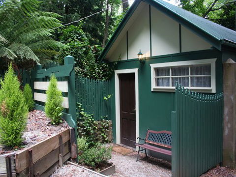 Lotus Lodges: Hush Cottage & Charmed Cabin - Accommodation NT 4