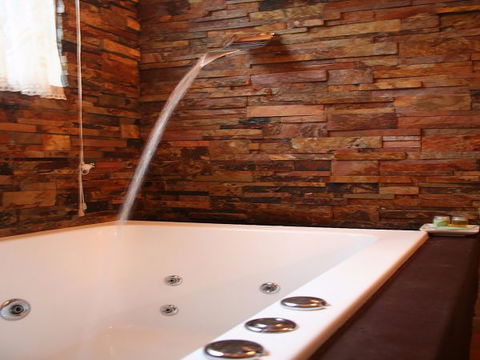 Lotus Lodges: Hush Cottage & Charmed Cabin - Accommodation NT 7