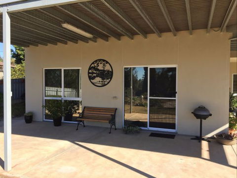 Lyreen's Apartment Bed And Breakfast - Accommodation NT 4