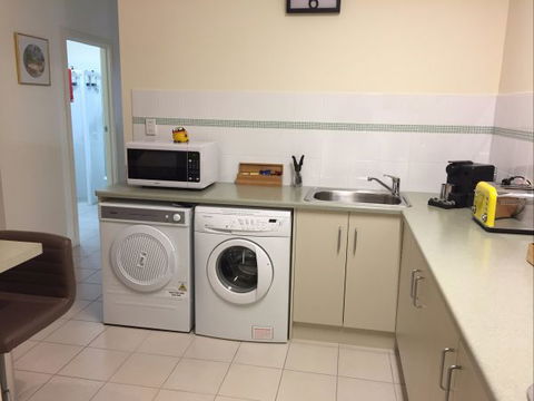 Lyreen's Apartment Bed And Breakfast - Accommodation NT 10