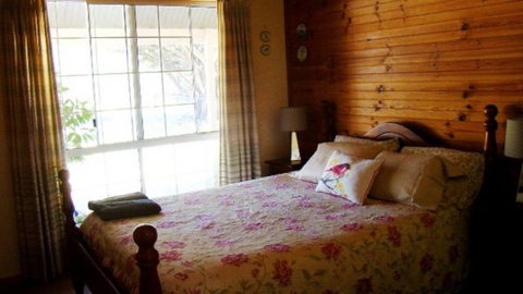 Peppertree Cottage - Accommodation NT 2