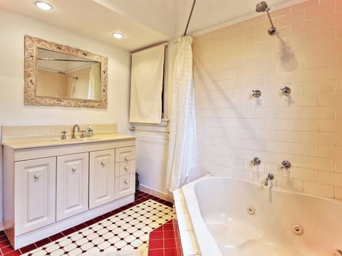 Aqua Flora - Accommodation NT 9