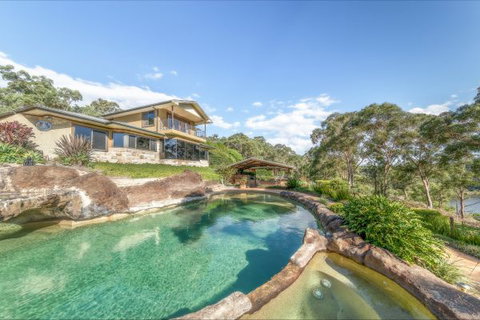 Coach House Hill Cottage - Accommodation NT 8