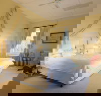 Faversham House - Accommodation NT