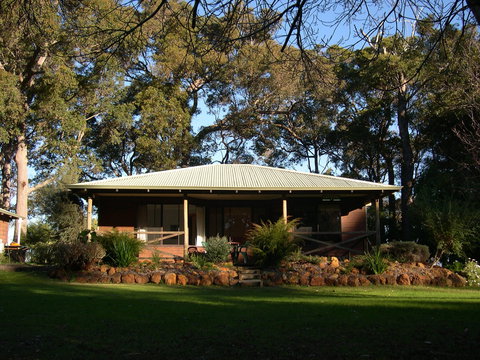 Margaret River Chalets - NT Tourism 4