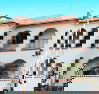 The Med Crescent Head - Accommodation NT