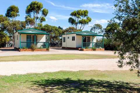 Cummins Caravan & Cabin Park - Accommodation NT 2