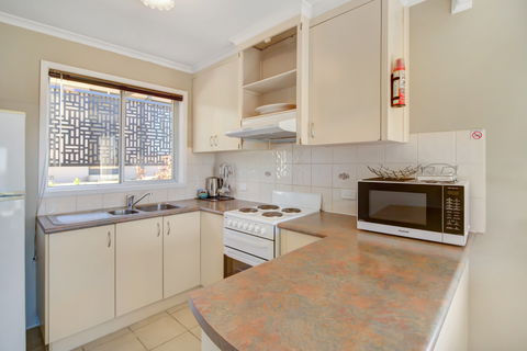 Eagle Heights Holiday Units - Scenic Unit - Accommodation NT 6