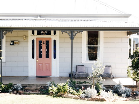 Rose Cottage With Vineyard Views - Accommodation NT 1