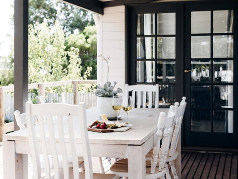 Rose Cottage With Vineyard Views - Accommodation NT 2