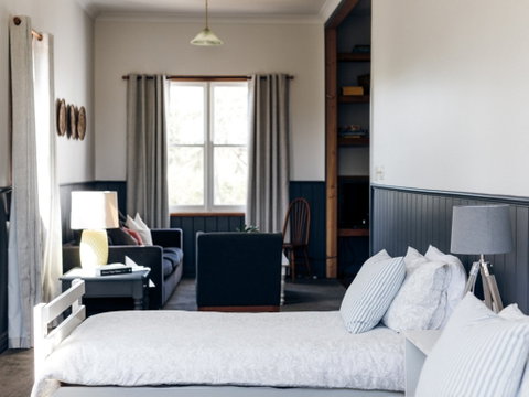 Rose Cottage With Vineyard Views - Accommodation NT 3