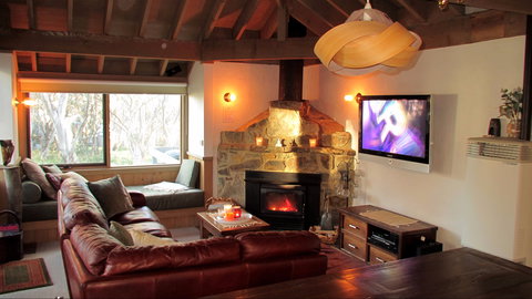 Wallace's - Crystal Creek Chalet 1 - Accommodation NT 2