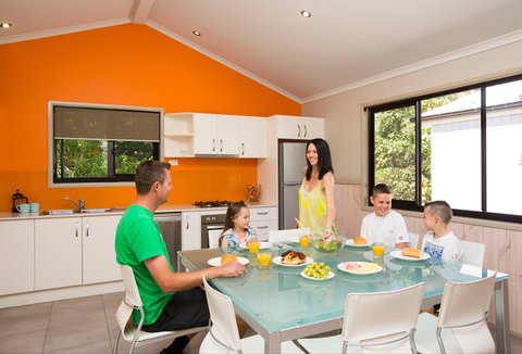 Burleigh Beach Tourist Park - Accommodation NT 0