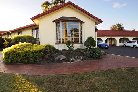 McNevins Warwick Motel And Gunyah Restaurant - Accommodation NT 0