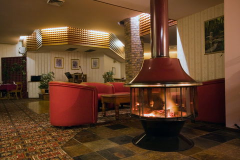 McNevins Warwick Motel And Gunyah Restaurant - Accommodation NT 1