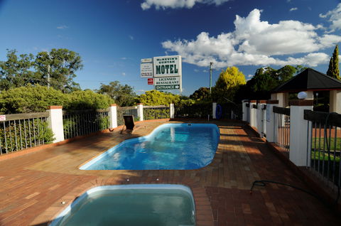 McNevins Warwick Motel And Gunyah Restaurant - Accommodation NT 2
