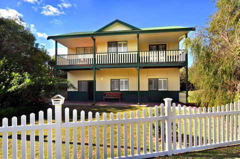 Clemandtines Vintage Beach Estate - Accommodation NT 0