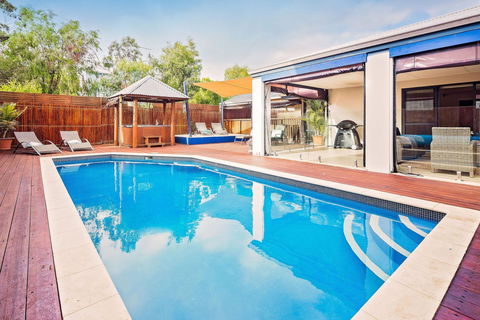 Living The Dream - Accommodation NT 0