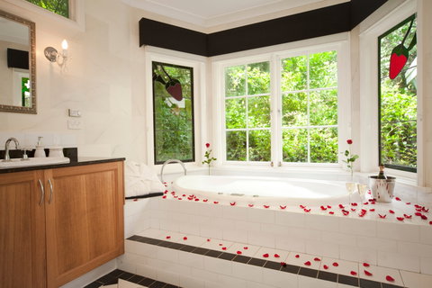 Strawberry Patch Cottage - Accommodation NT 1